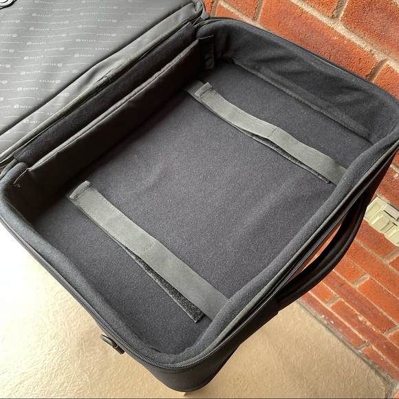 Delsey Black Laptop Office Messenger Bag with Pockets - Picture 4 of 16